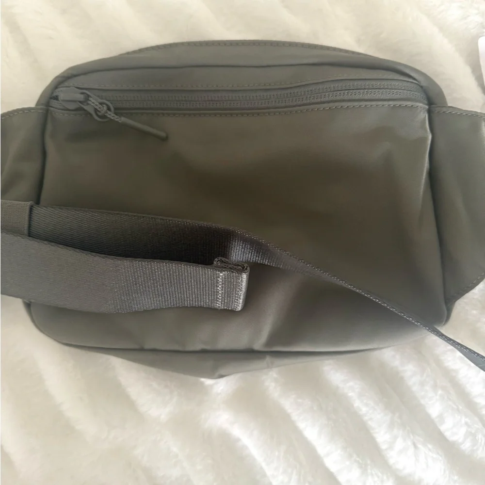 Lululemon athletica Olive Green Bag - Picture 8 of 12